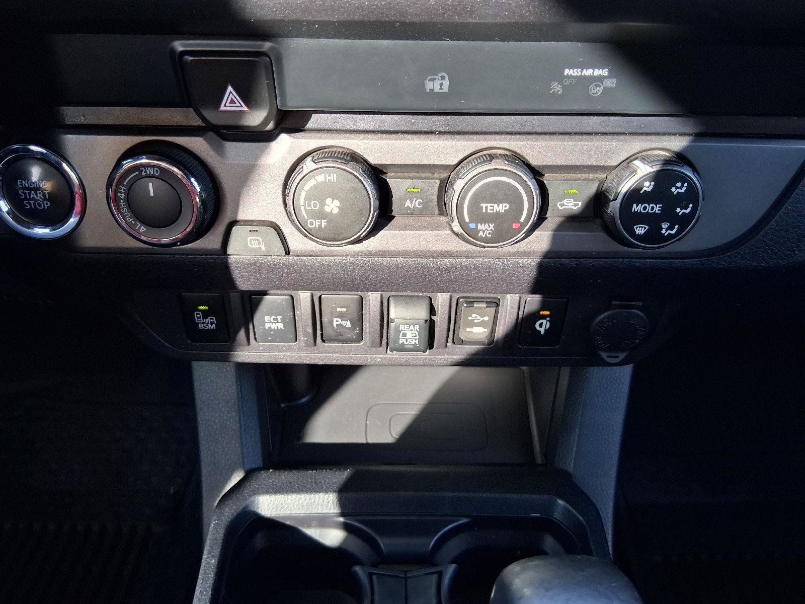 Used 2019 Toyota Tacoma TRD Off-Road w/ Technology Package AWD/4WD image 27