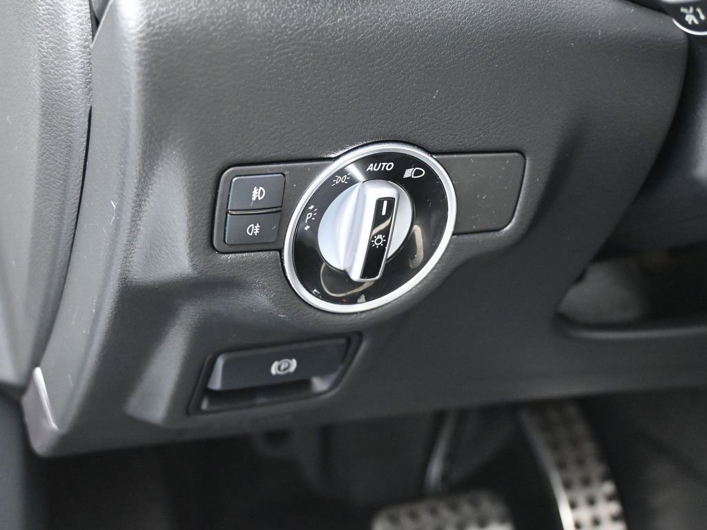 Used 2017 INFINITI QX30 Sport w/ Sport Leather Package image 15