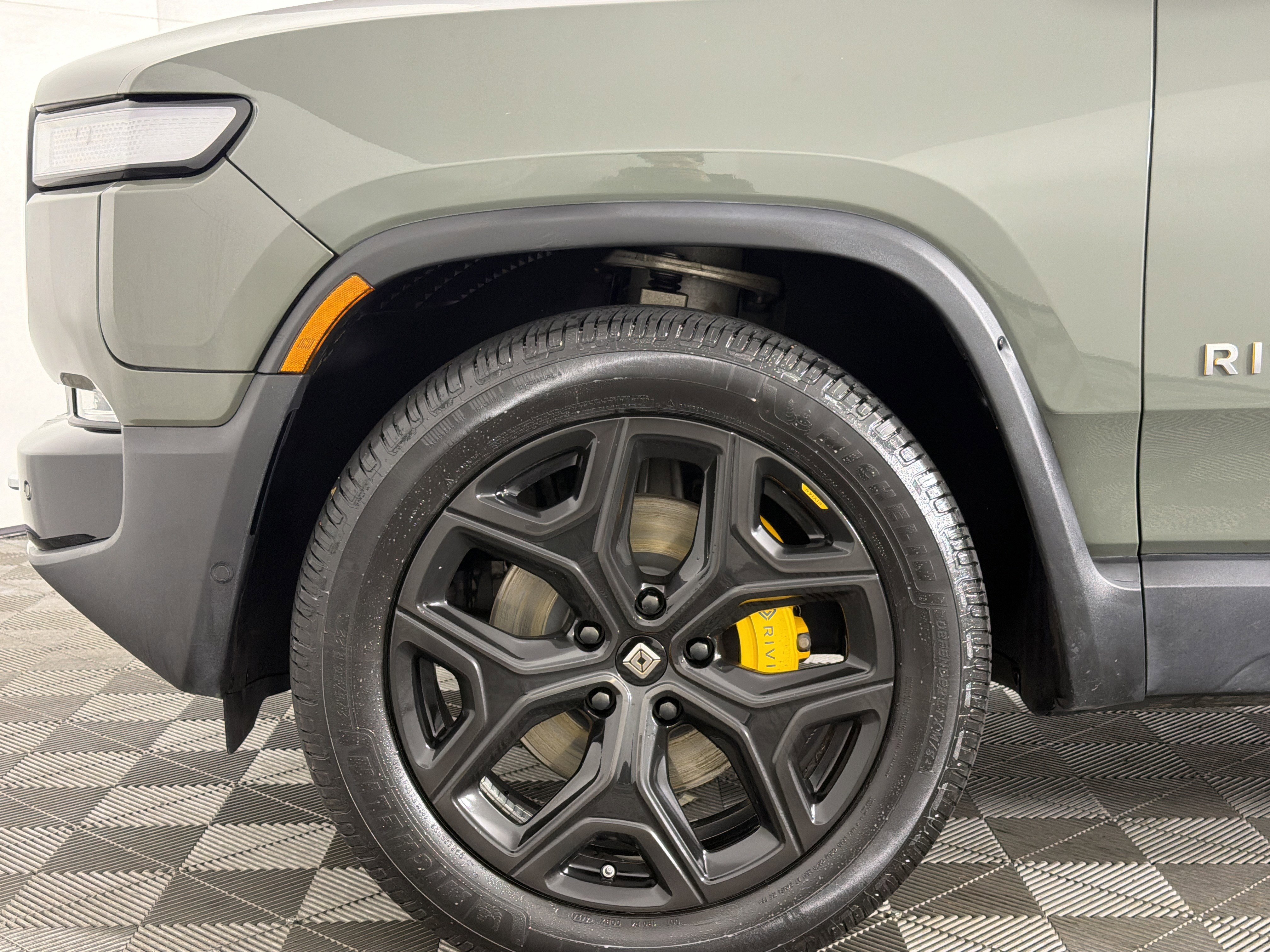 Used 2023 Rivian R1S Launch Edition image 10