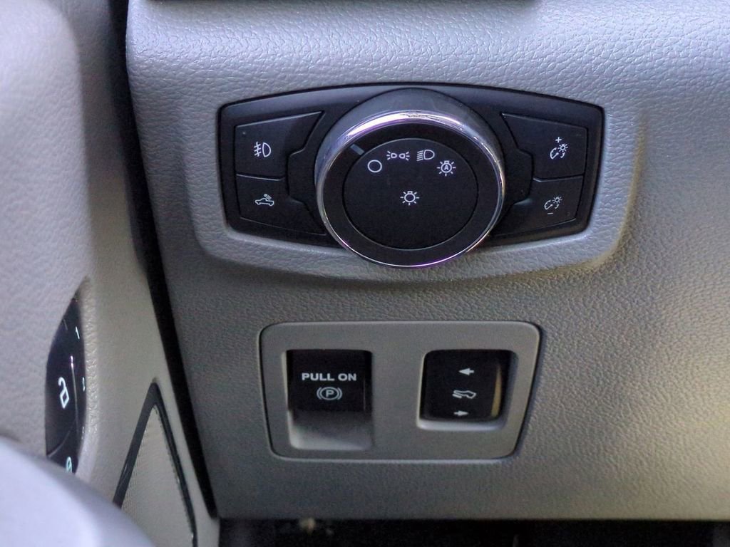 Used 2018 Ford F150 Lariat w/ Trailer Tow Package image 25