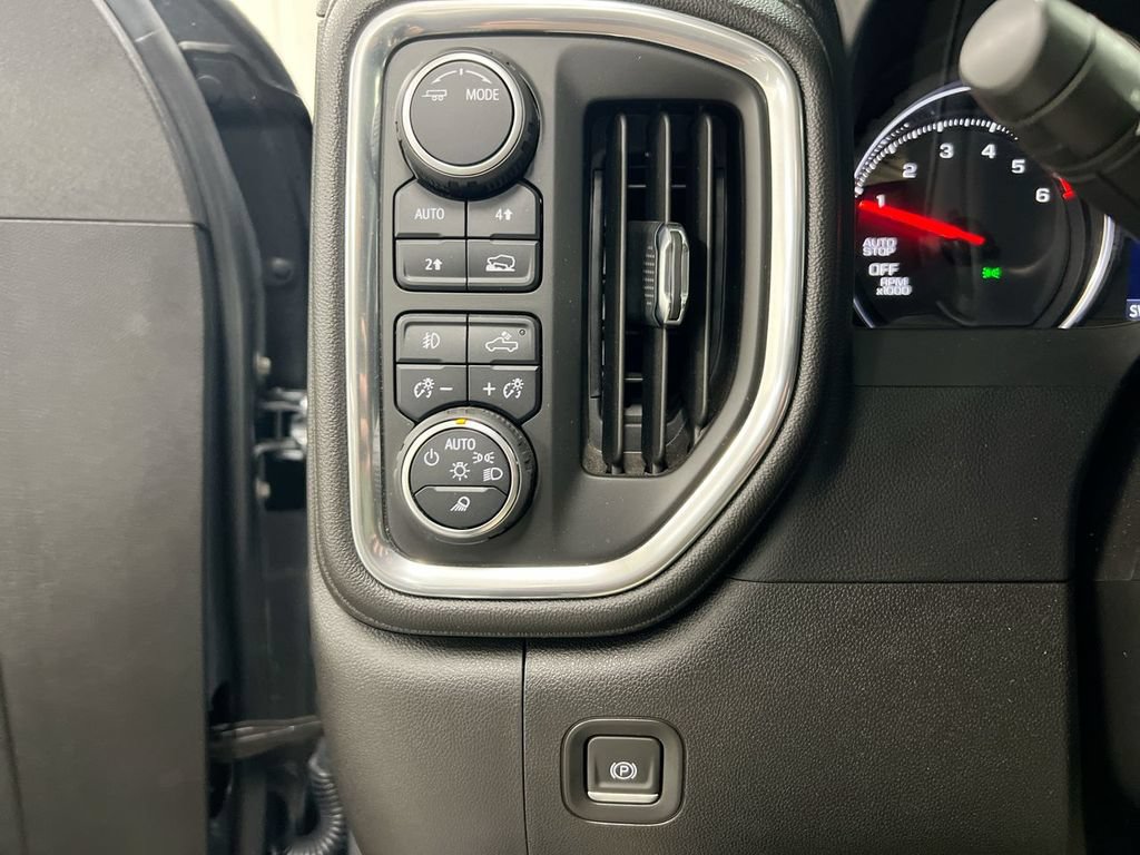 Used 2022 Chevrolet Silverado 1500 LTZ w/ LTZ Convenience Package II AWD/4WD image 18