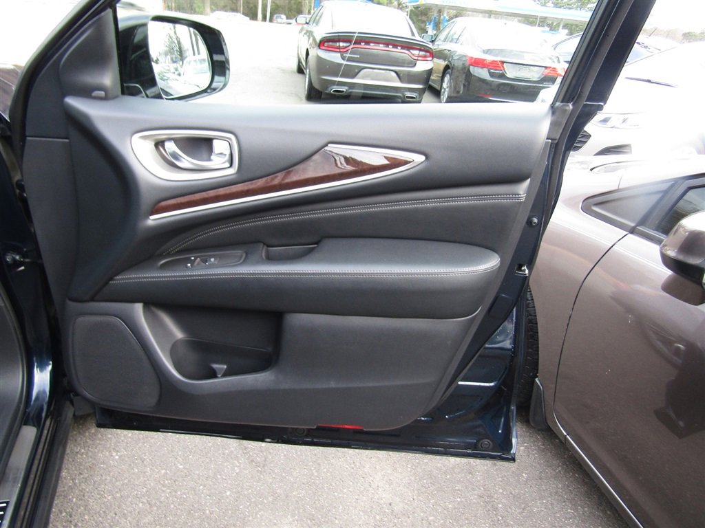 Used 2017 INFINITI QX60 Luxe w/ Deluxe Technology Package image 24