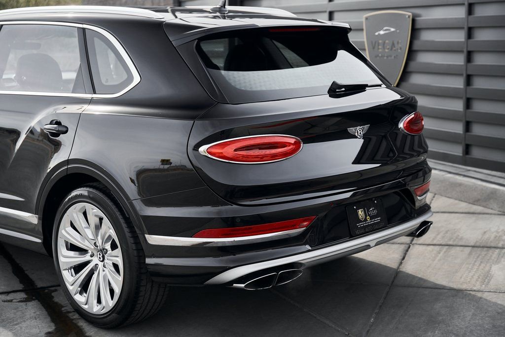 Used 2023 Bentley Bentayga Extended Wheelbase AWD/4WD image 11