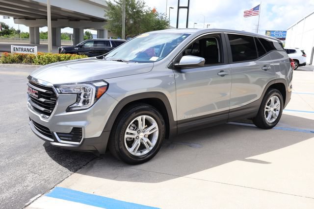 Used 2023 GMC Terrain SLE FWD image 3