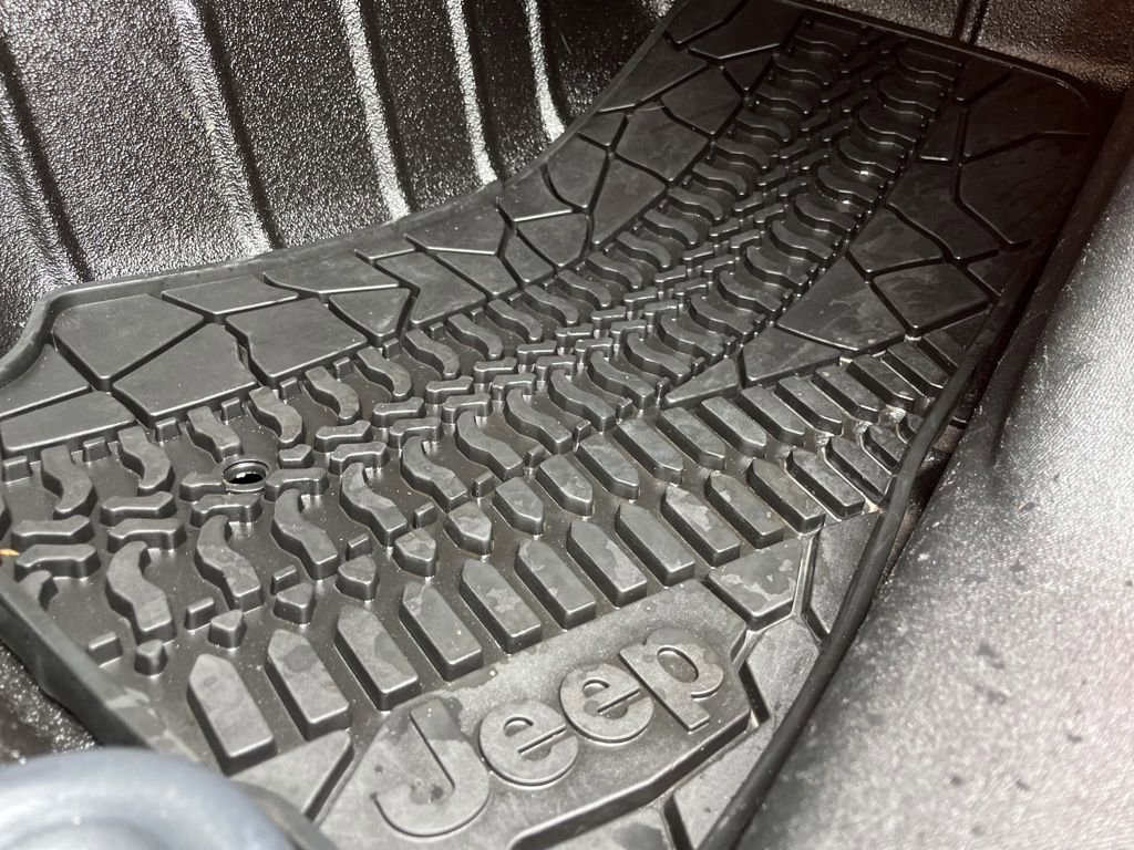 Used 2012 Jeep Wrangler Unlimited Sport AWD/4WD image 43