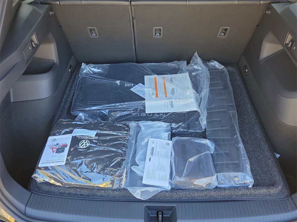 New 2026 Volkswagen Tiguan SE R-Line image 6