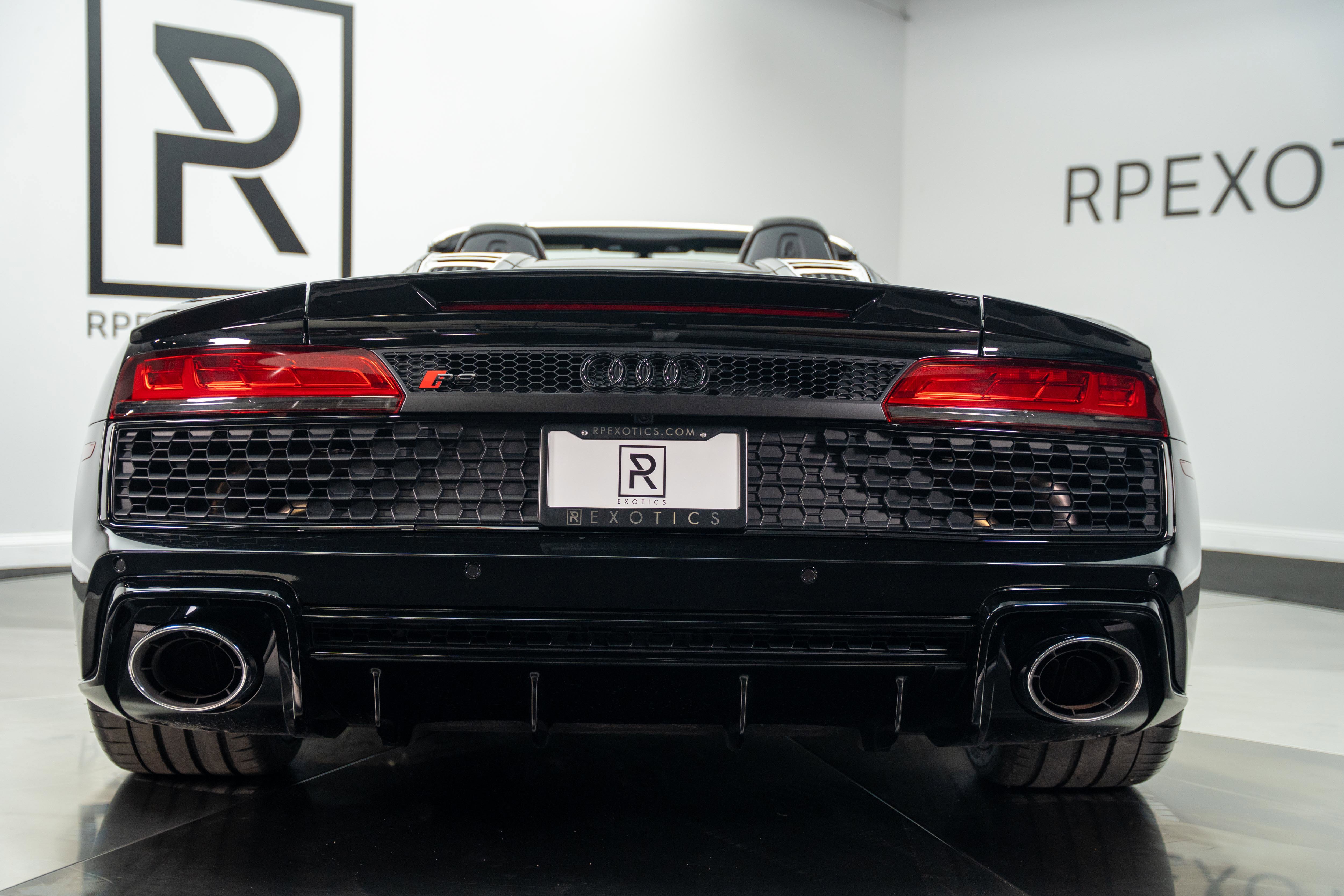 Used 2021 Audi R8 V10 w/ Premium Package RWD image 3