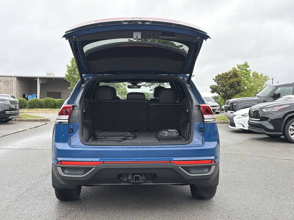New 2025 Volkswagen Atlas Cross Sport SE FWD image 13