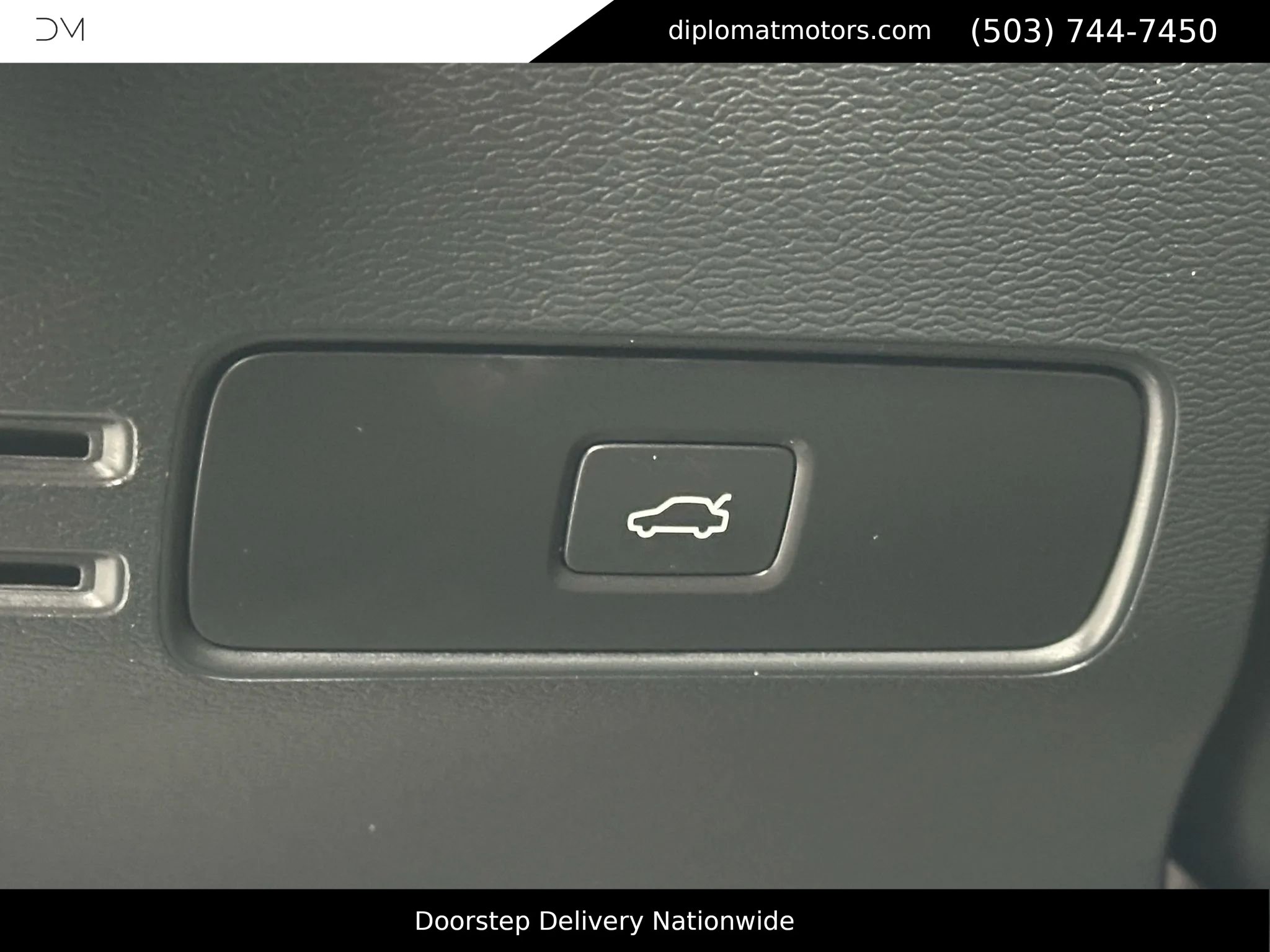 Used 2023 Volvo XC40 Recharge Core image 36