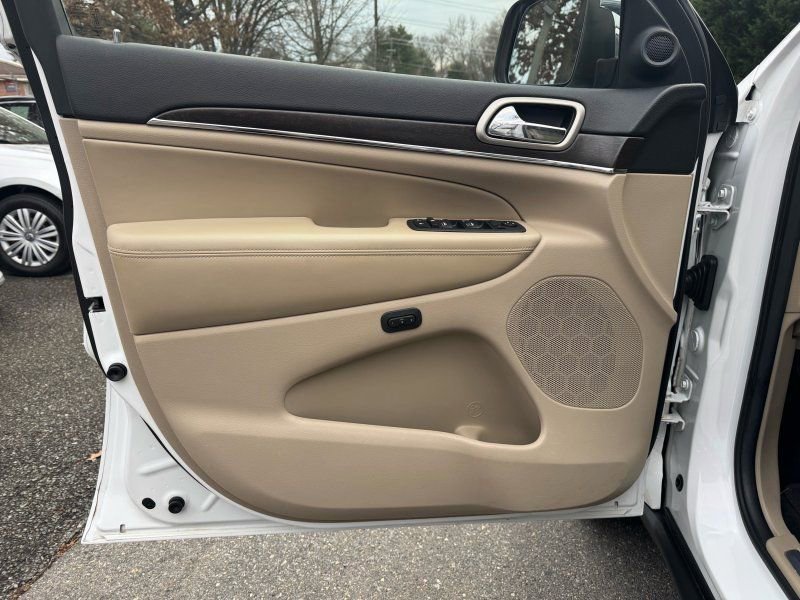 Used 2014 Jeep Grand Cherokee Limited image 14