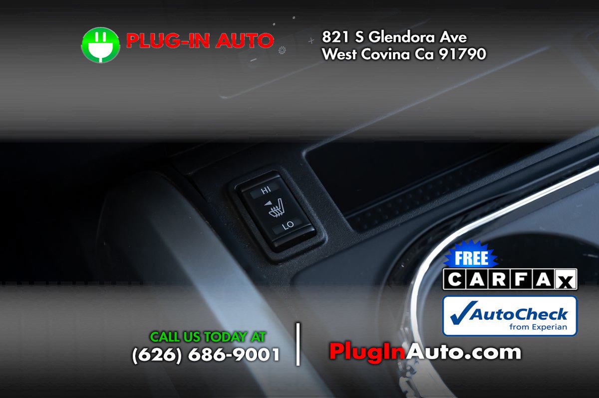 Used 2024 Nissan Titan SV w/ SV Convenience Package image 23