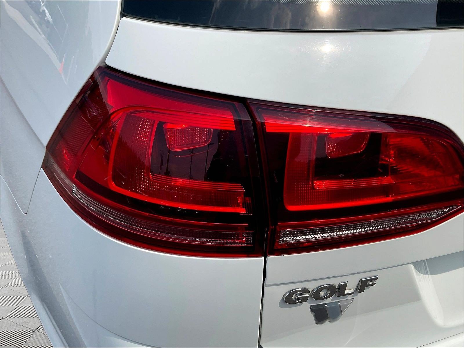Used 2016 Volkswagen Golf S FWD image 23