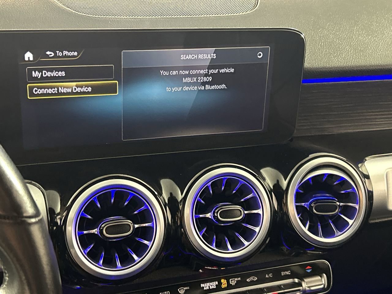 Used 2023 Mercedes-Benz GLB 250 w/ Premium Package image 16