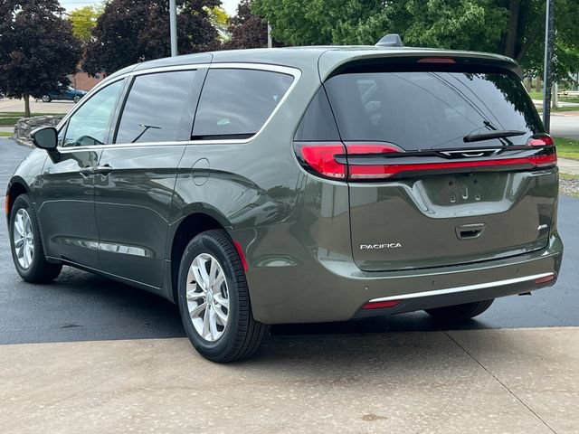 New 2027 Chrysler Pacifica Select AWD/4WD image 9