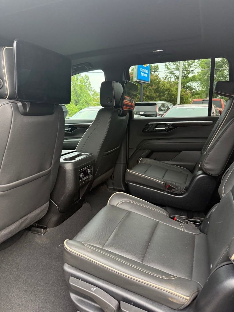 Used 2025 Chevrolet Suburban Premier AWD/4WD image 16