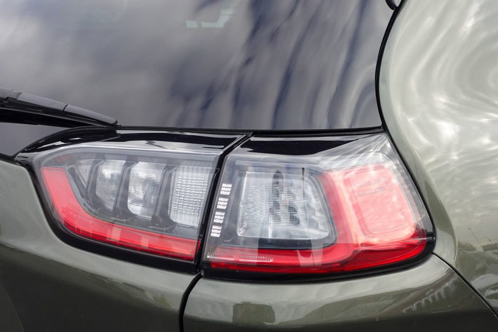 Used 2021 Jeep Cherokee Latitude Plus w/ Sun & Sound Group image 7