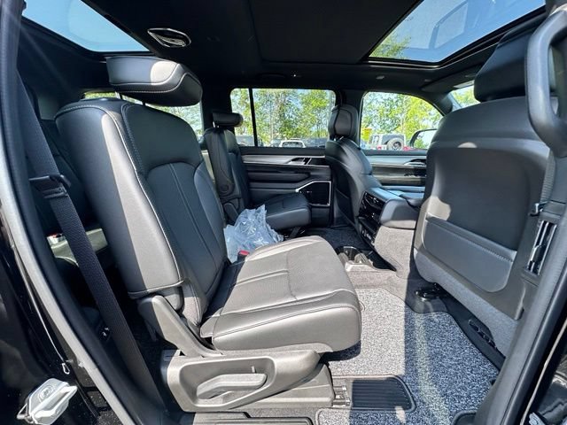 New 2026 Jeep Grand Wagoneer 4WD image 31