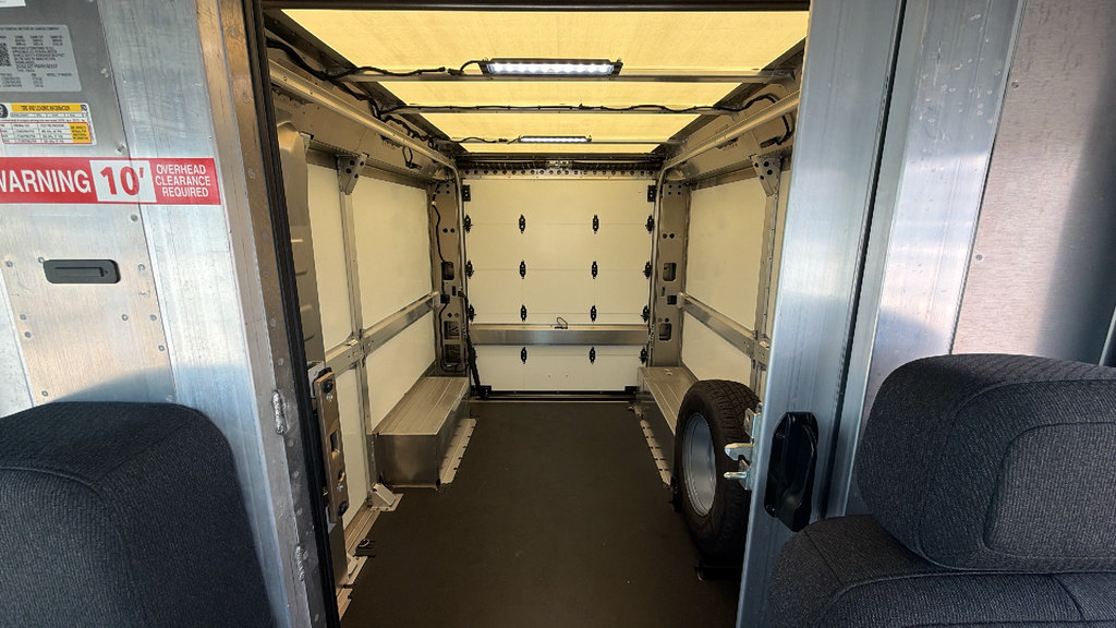 Used 2024 Chevrolet Brightdrop 400 w/ Commercial Equipment Package AWD/4WD image 25