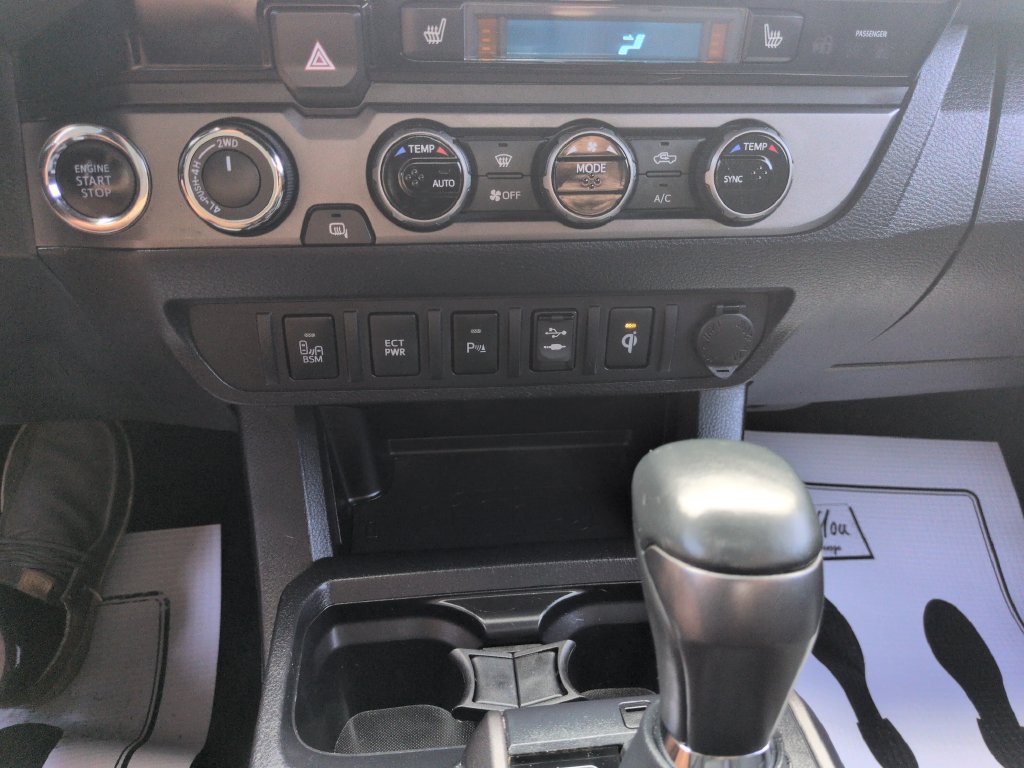 Used 2017 Toyota Tacoma TRD Sport AWD/4WD image 18