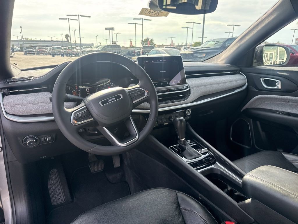 Used 2023 Jeep Compass Latitude AWD/4WD image 16