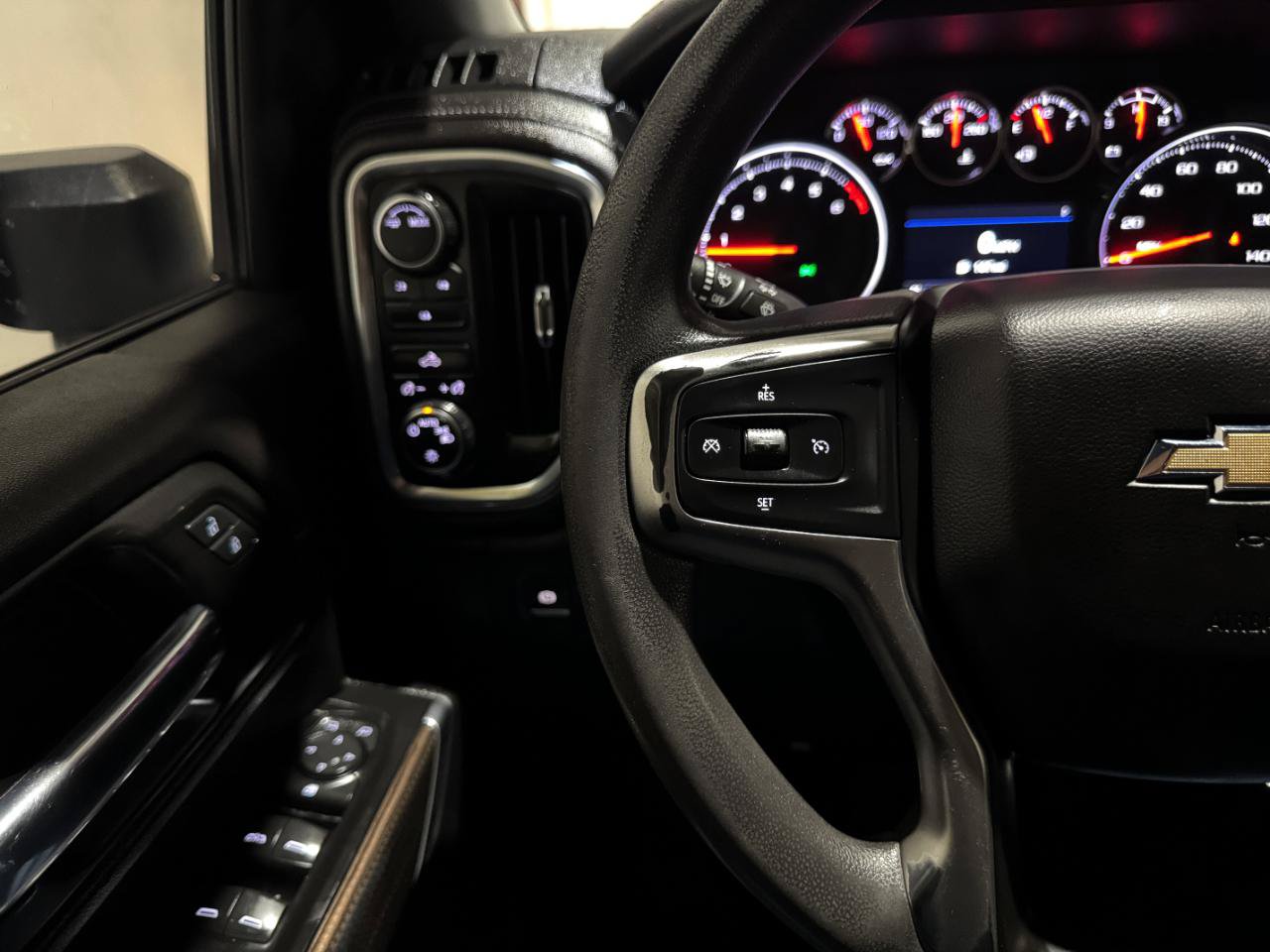 Used 2021 Chevrolet Silverado 2500 LT AWD/4WD image 22