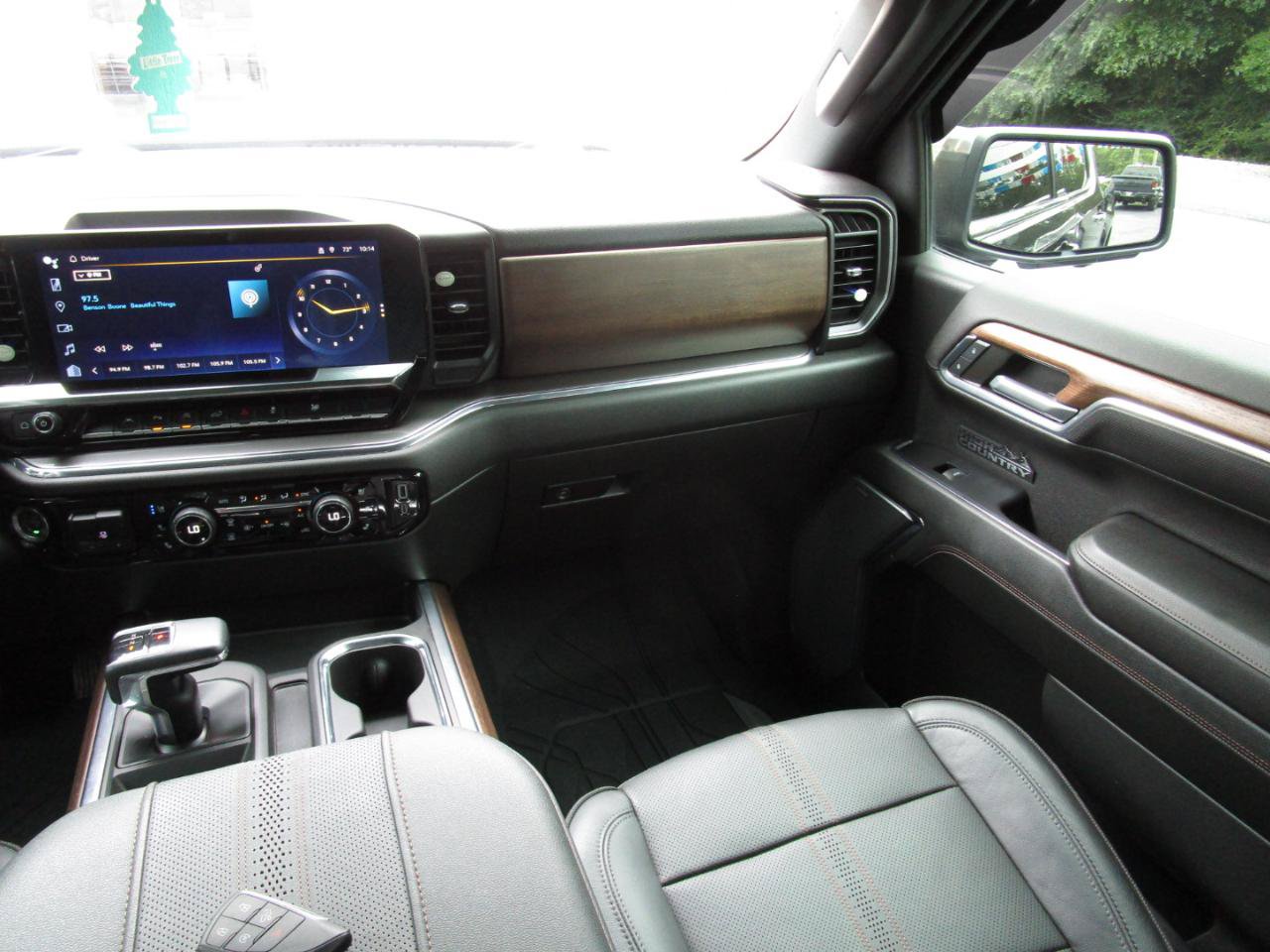 Used 2023 Chevrolet Silverado 1500 High Country w/ Technology Package AWD/4WD image 10