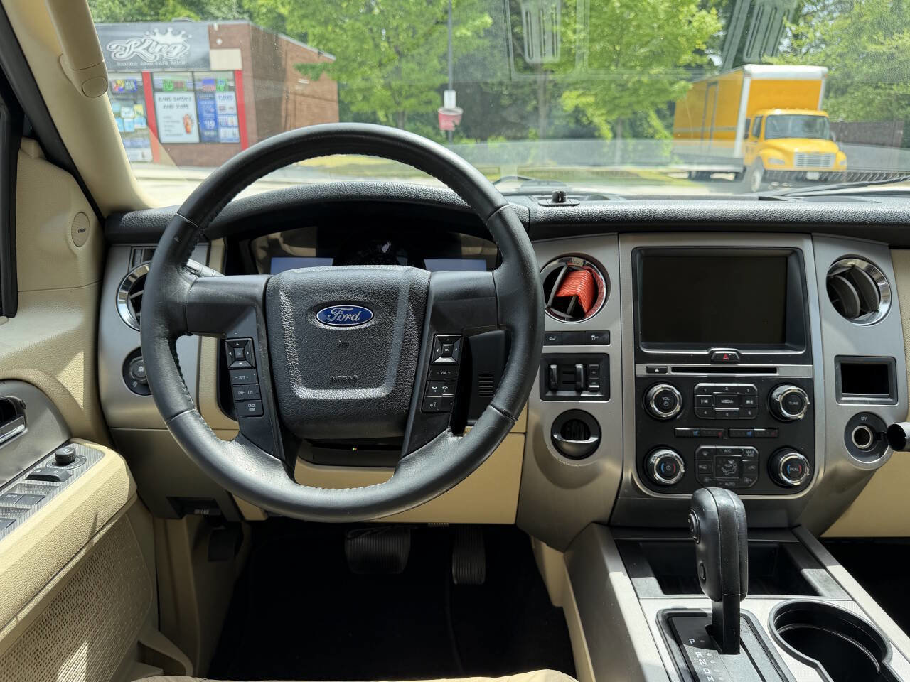 Used 2016 Ford Expedition XLT w/ Equipment Group 202A RWD image 15