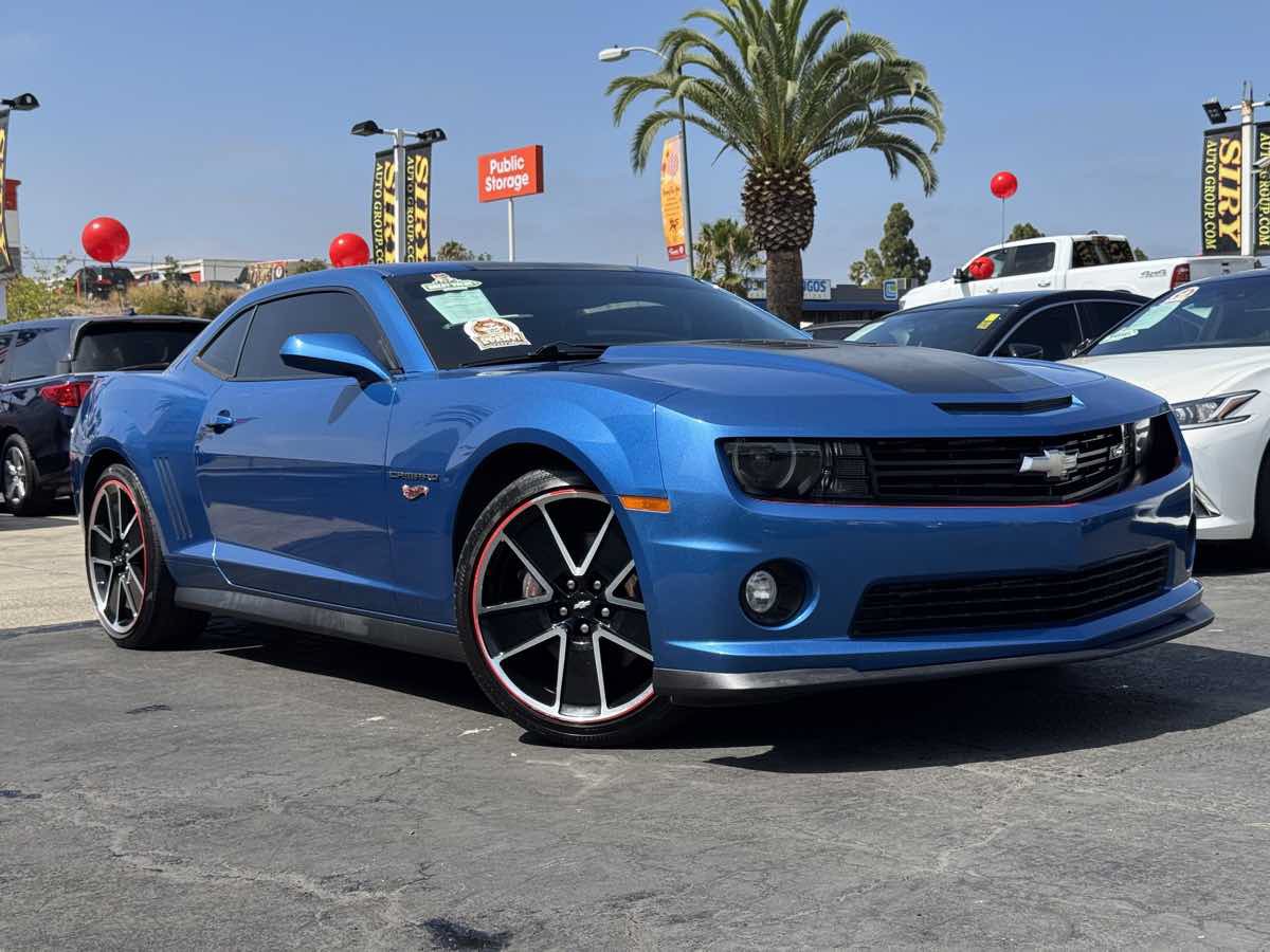 Used 2013 Chevrolet Camaro SS w/ Hot Wheels Special Edition RWD image 2