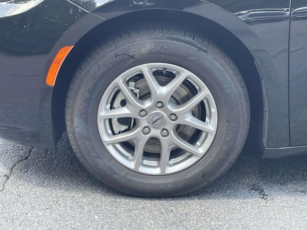 Certified 2024 Chrysler Pacifica Touring-L FWD image 11