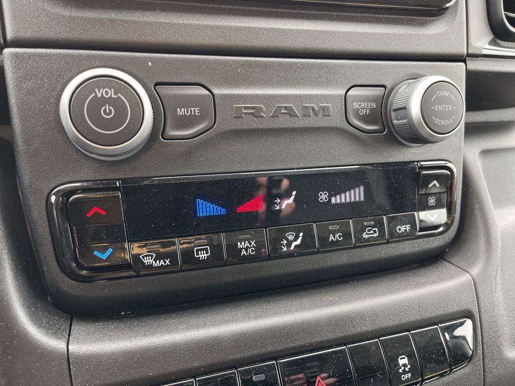New 2024 RAM ProMaster 3500 w/ Convenience Group FWD image 12