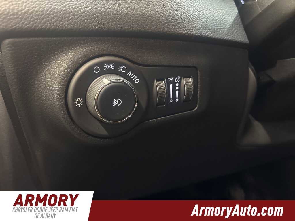 Used 2020 Jeep Compass Latitude image 10