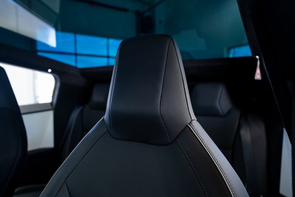 Used 2024 Tesla Cybertruck AWD Crew Cab image 29