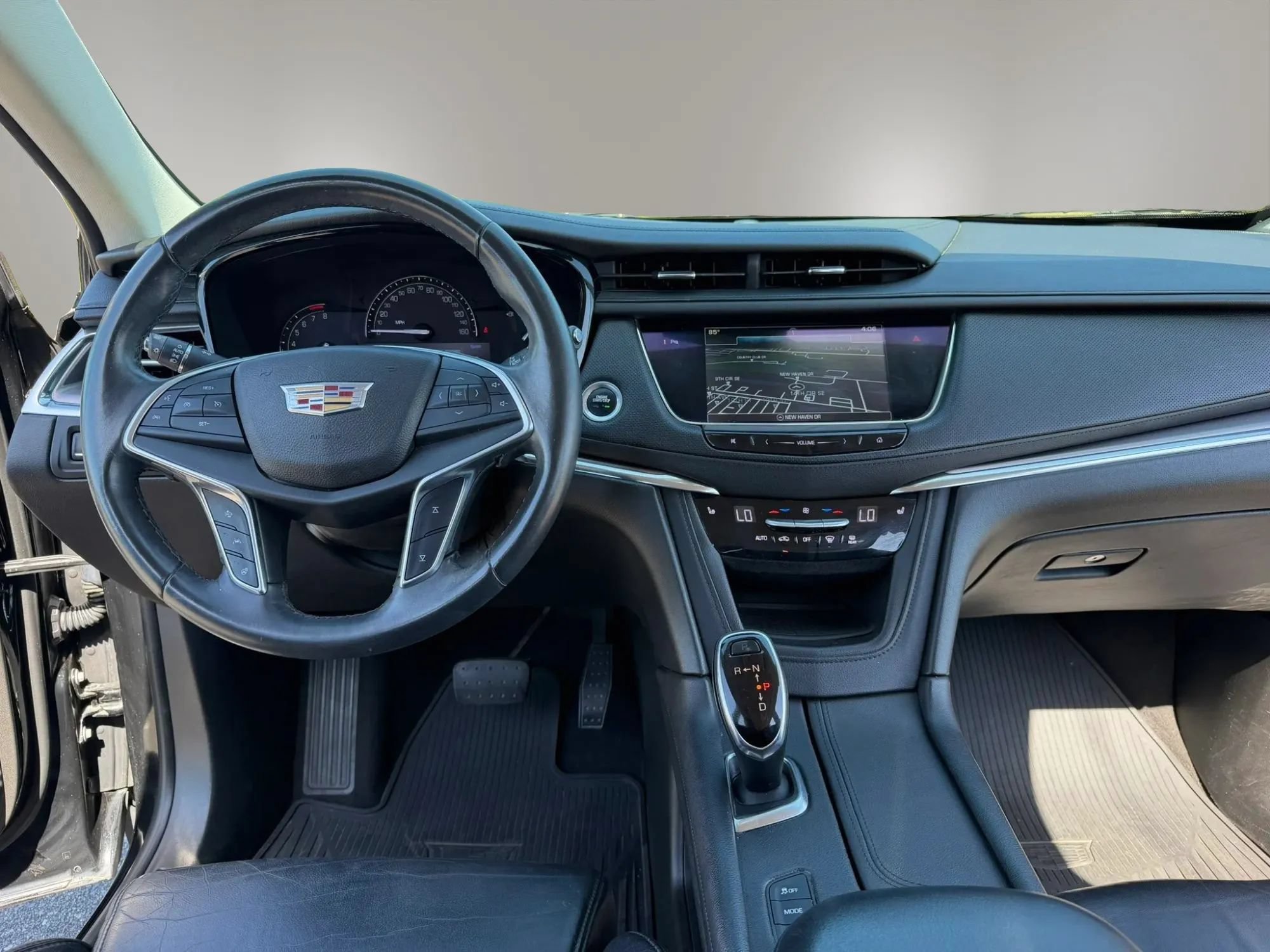 Used 2017 Cadillac XT5 Luxury w/ Driver Awareness Package AWD/4WD image 9