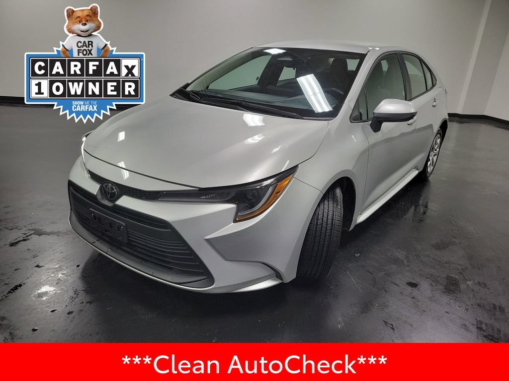 Used 2025 Toyota Corolla LE FWD image 4