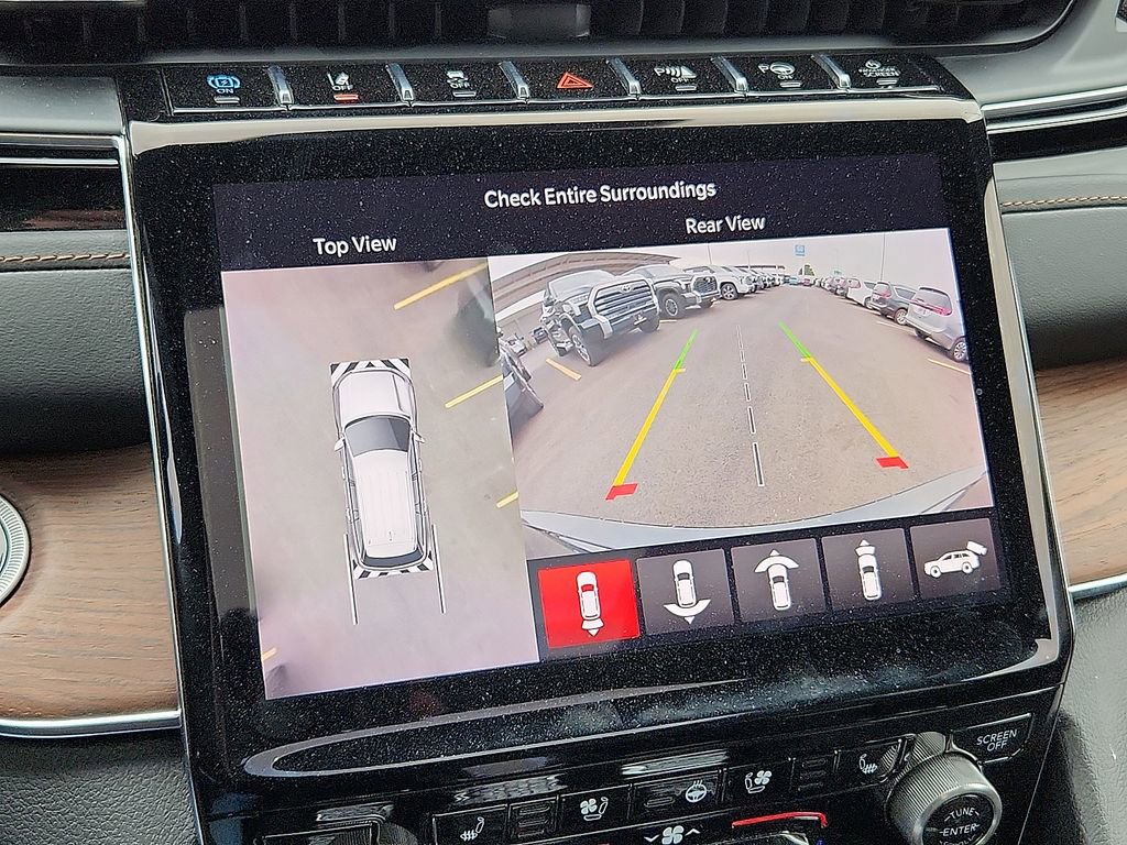 Used 2024 Jeep Grand Cherokee Summit w/ Luxury Tech Group V image 17
