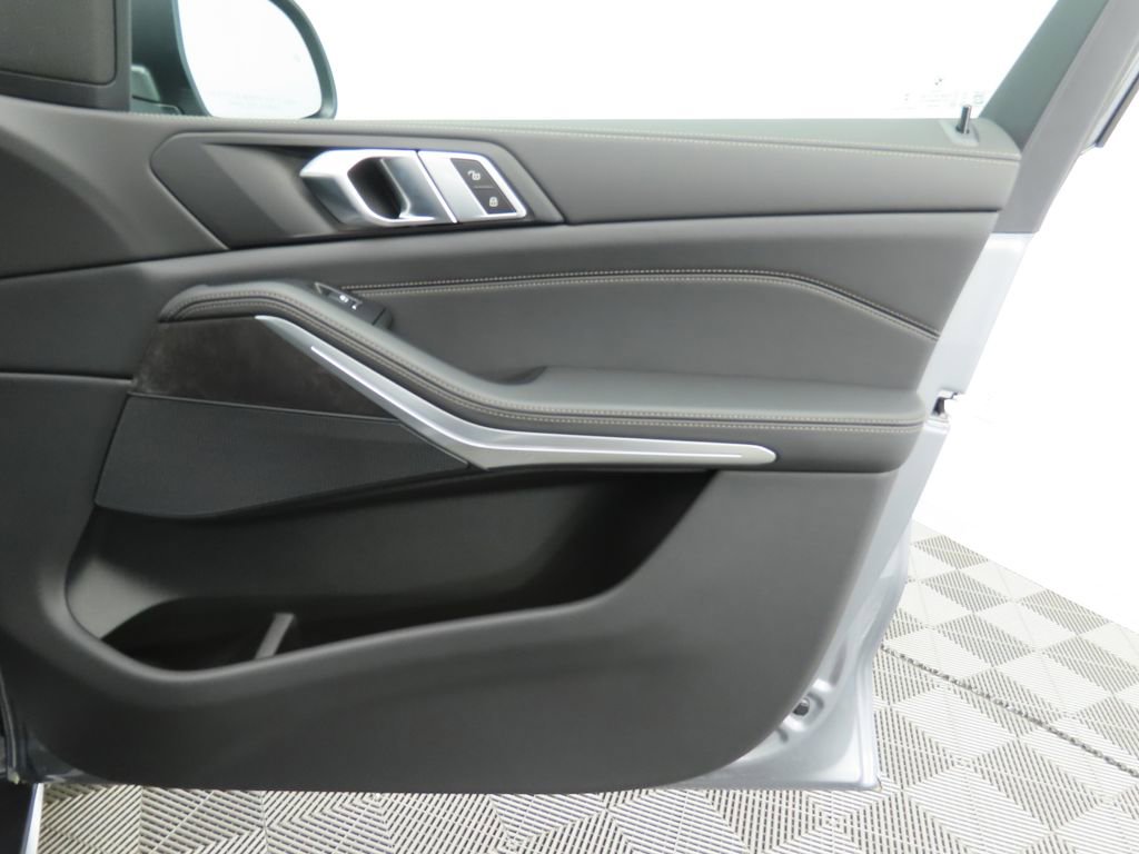 Certified 2026 BMW X5 sDrive40i w/ Parking Assistance Package RWD image 26