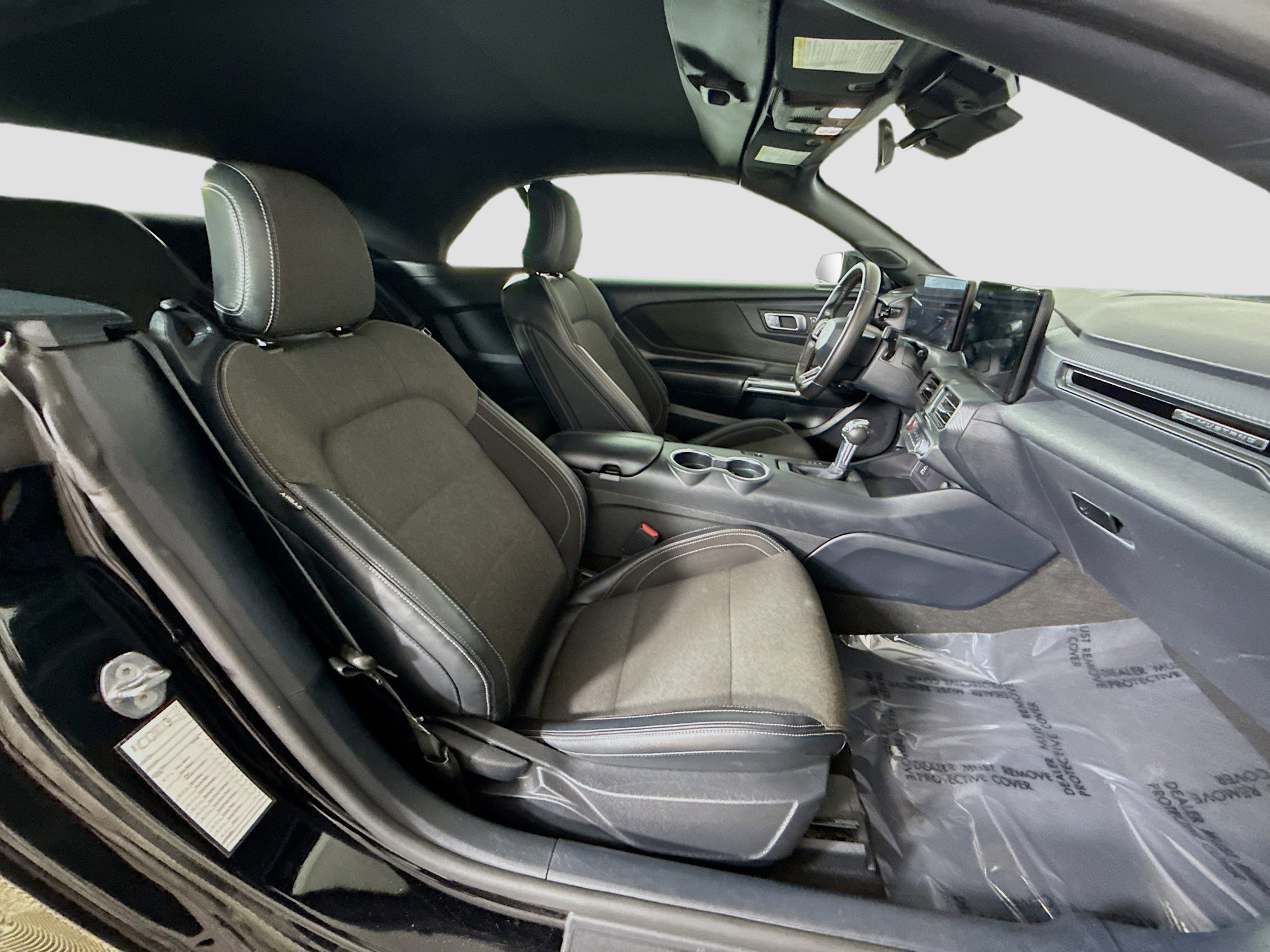 Used 2024 Ford Mustang Convertible image 27