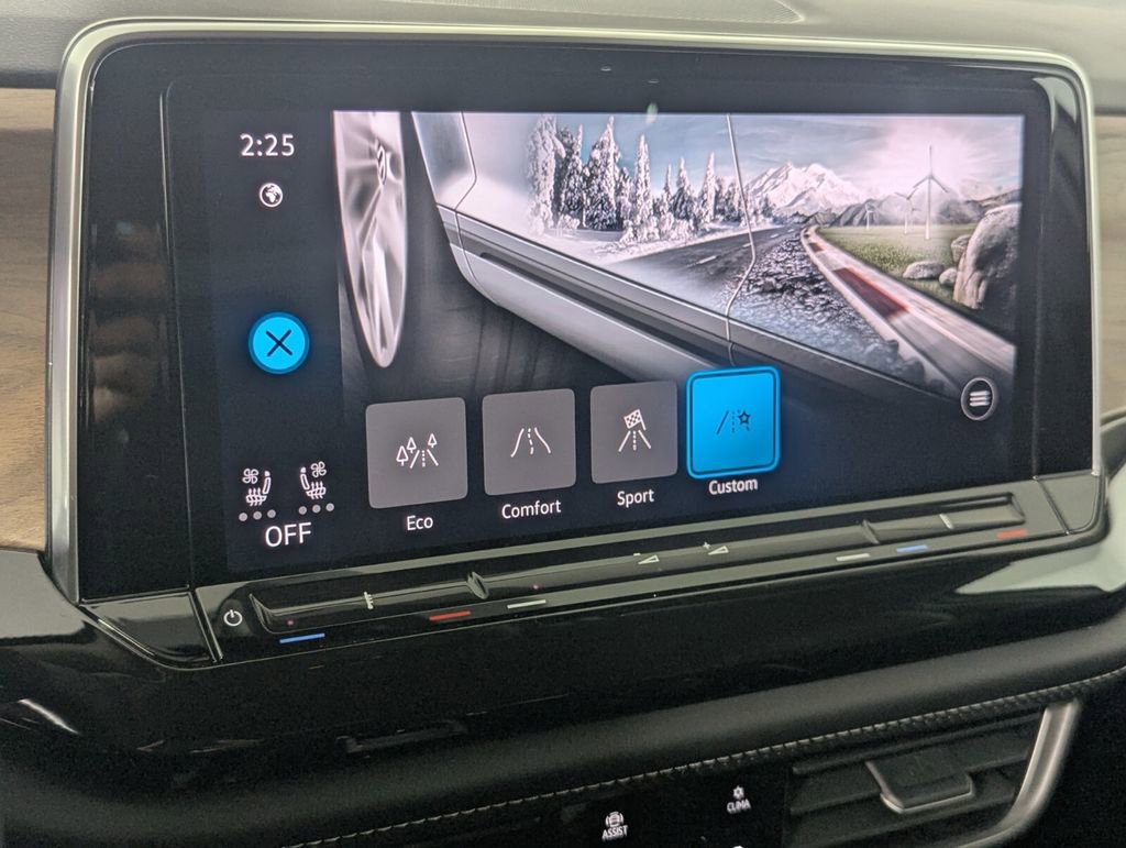 Used 2025 Volkswagen Atlas SE image 18