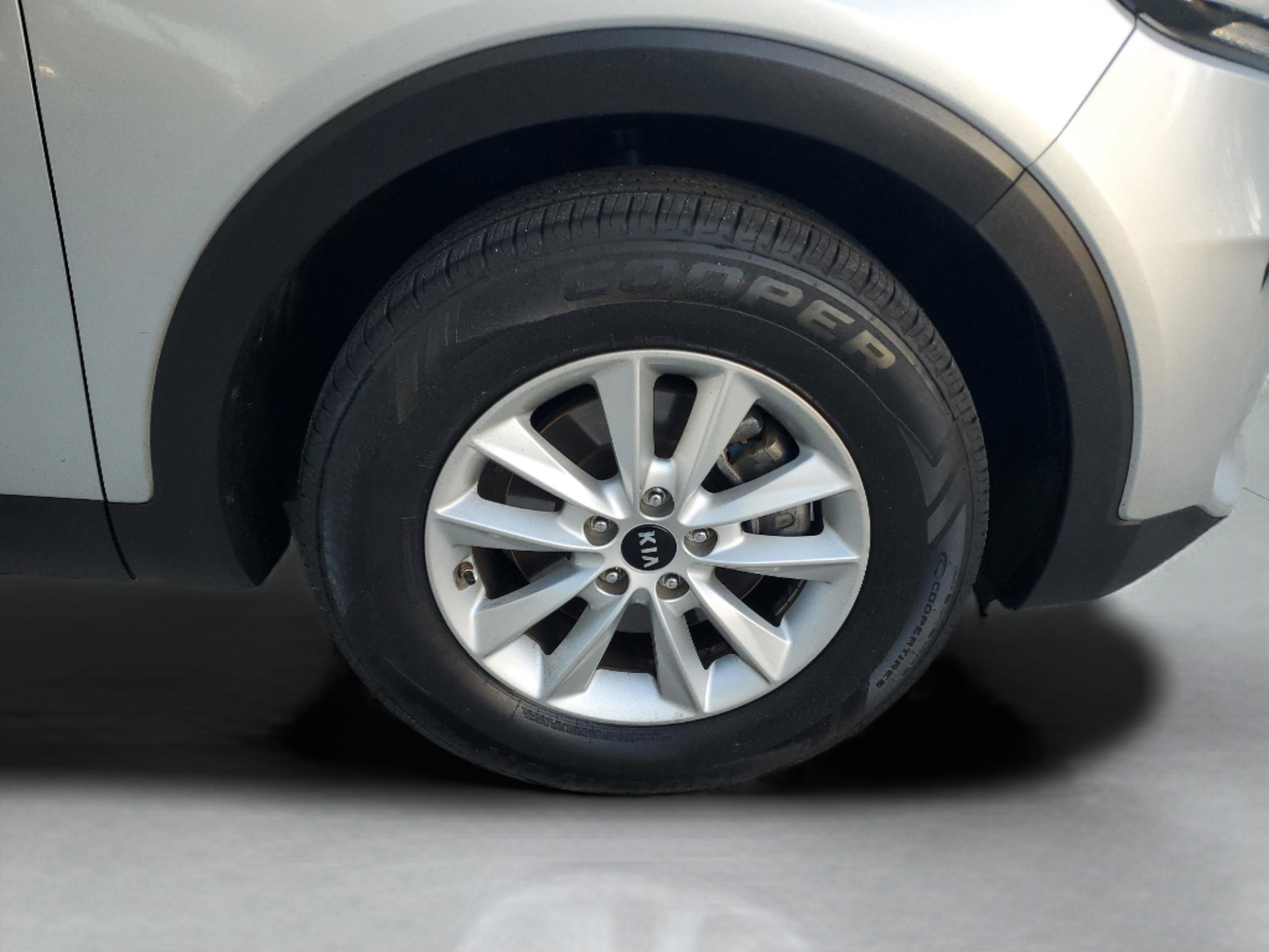 Certified 2019 Kia Sorento L image 6