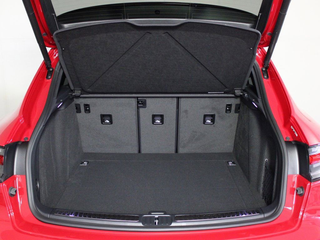 Certified 2025 Porsche Macan image 14