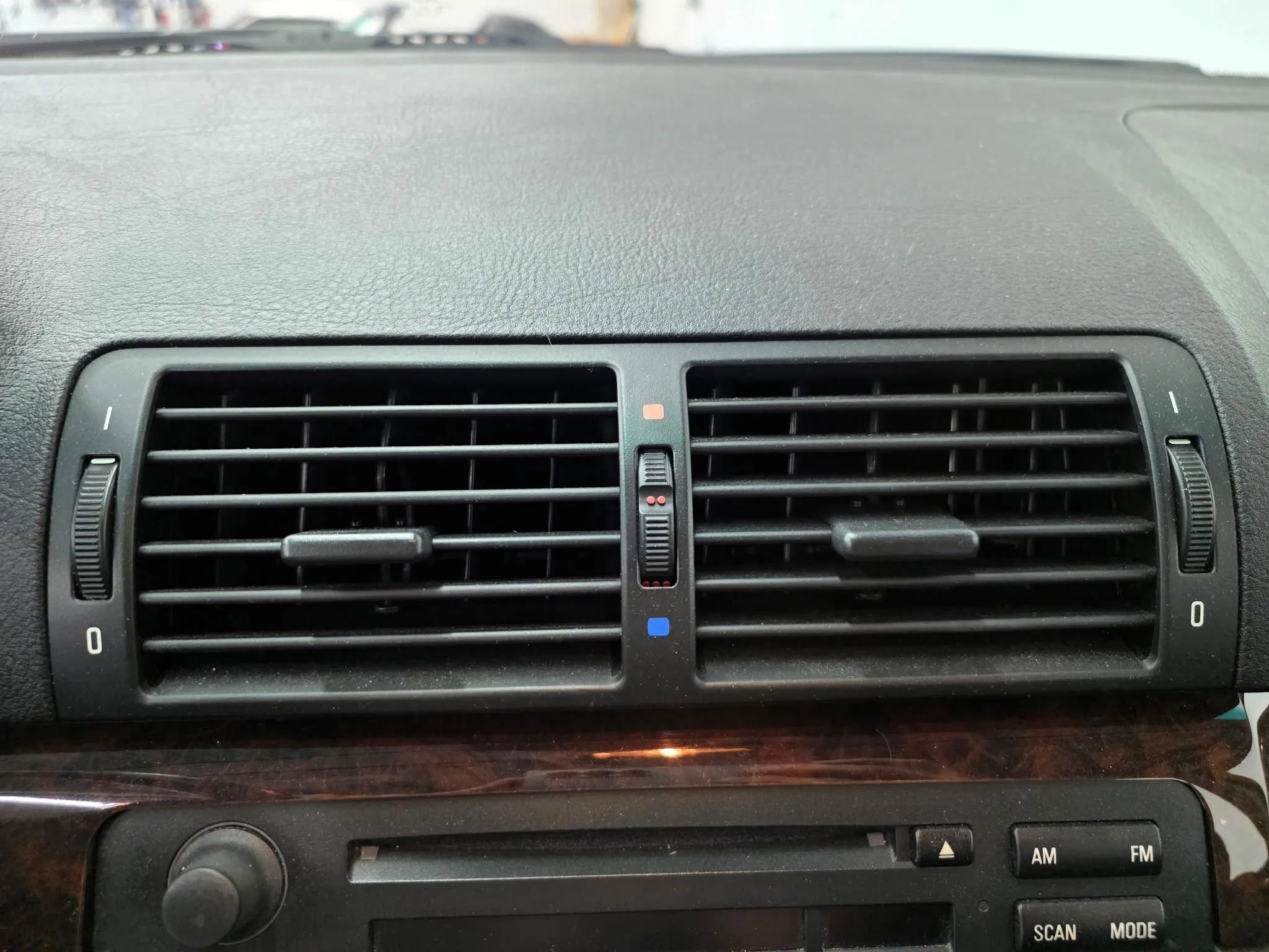 Used 2003 BMW 325i Sedan image 17