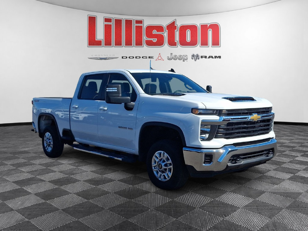 Used 2026 Chevrolet Silverado 2500 LT AWD/4WD image 3