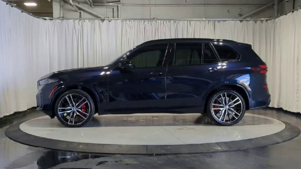 Used 2024 BMW X5 M60i AWD/4WD image 6