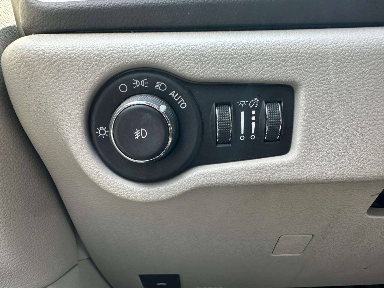 Used 2017 Chrysler Pacifica Touring-L FWD image 26