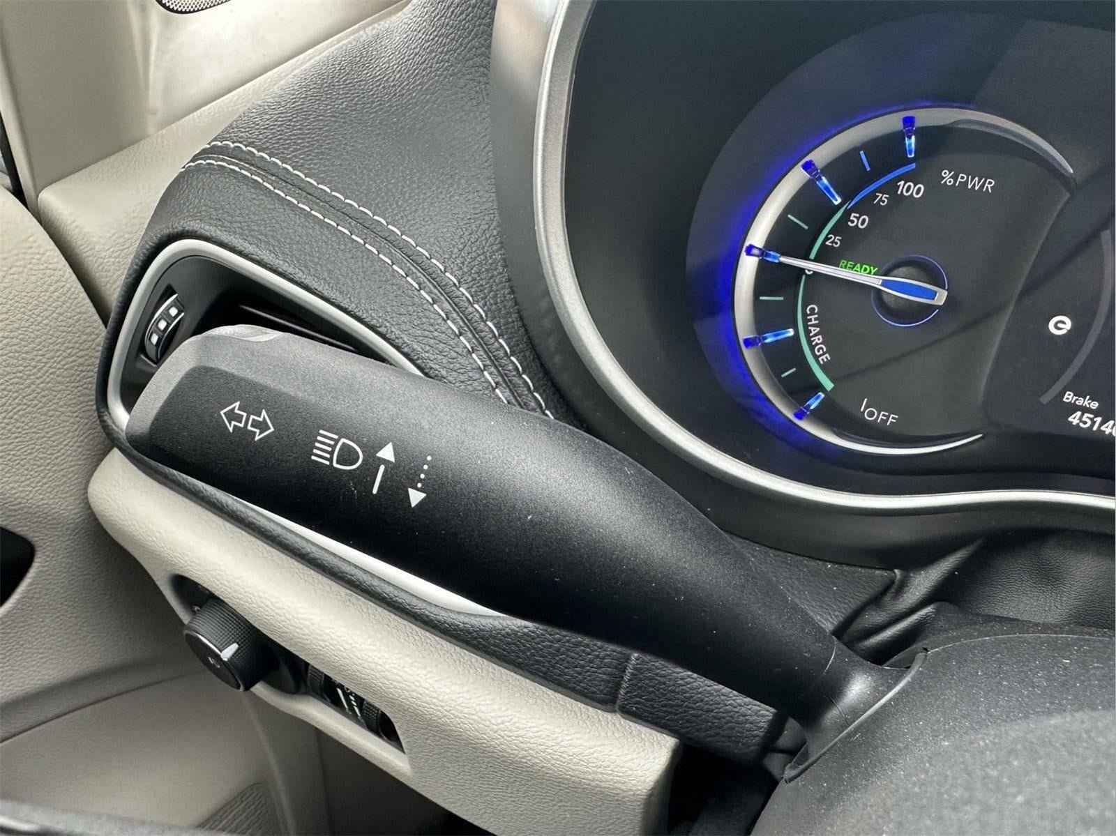 Used 2024 Chrysler Pacifica Select FWD image 23