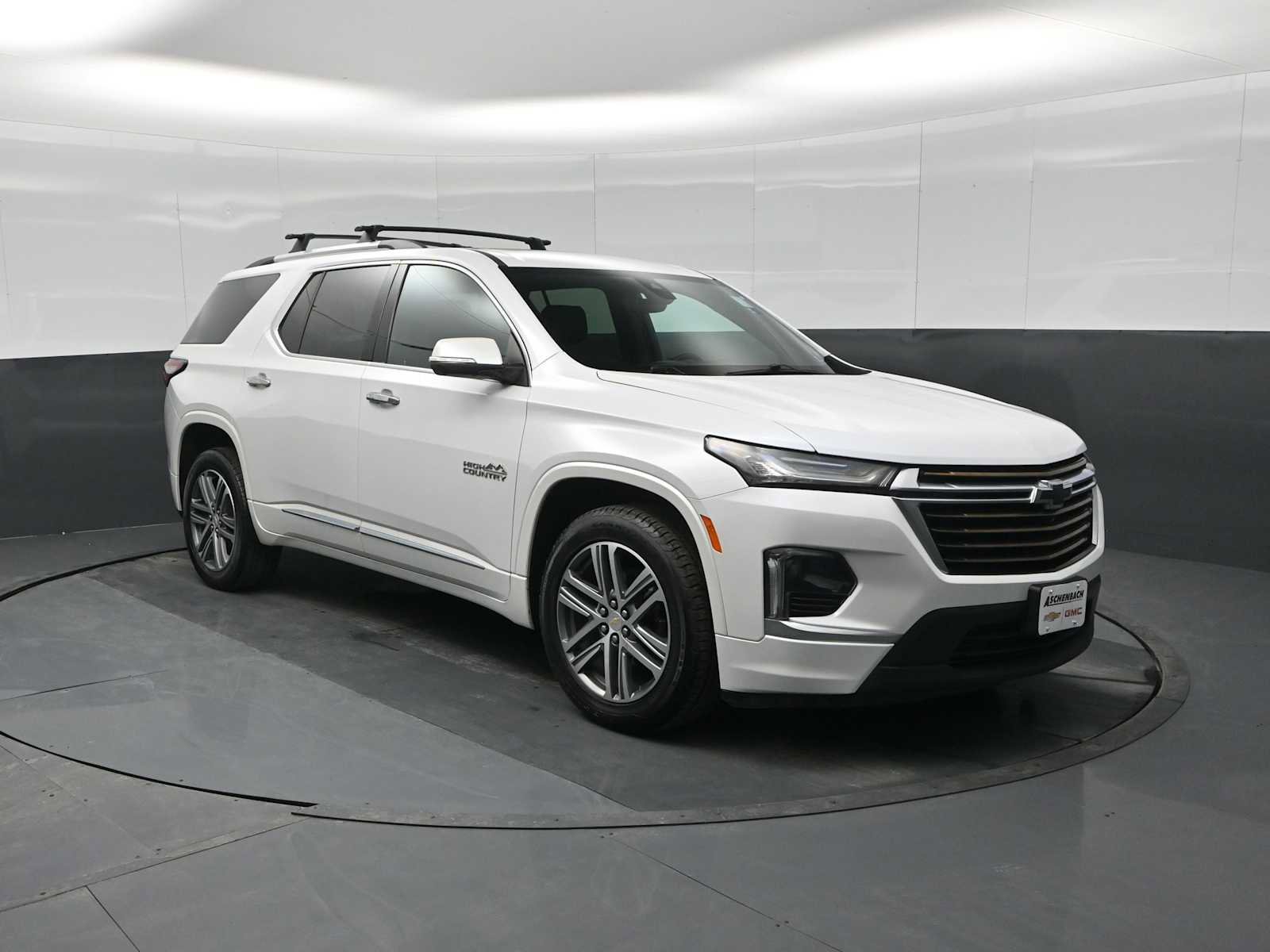 Used 2023 Chevrolet Traverse High Country image 2
