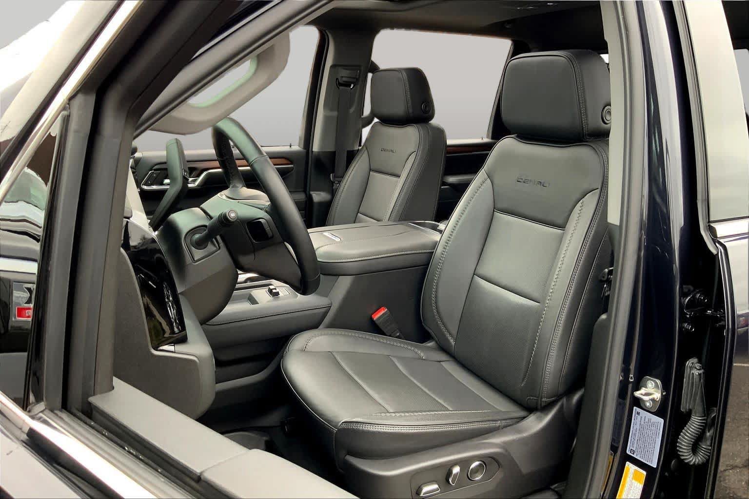 Used 2024 GMC Sierra 2500 Denali w/ Denali Reserve Package AWD/4WD image 8