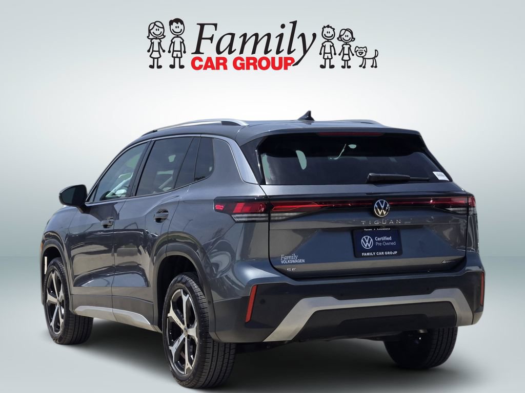 Used 2025 Volkswagen Tiguan SE AWD/4WD image 3