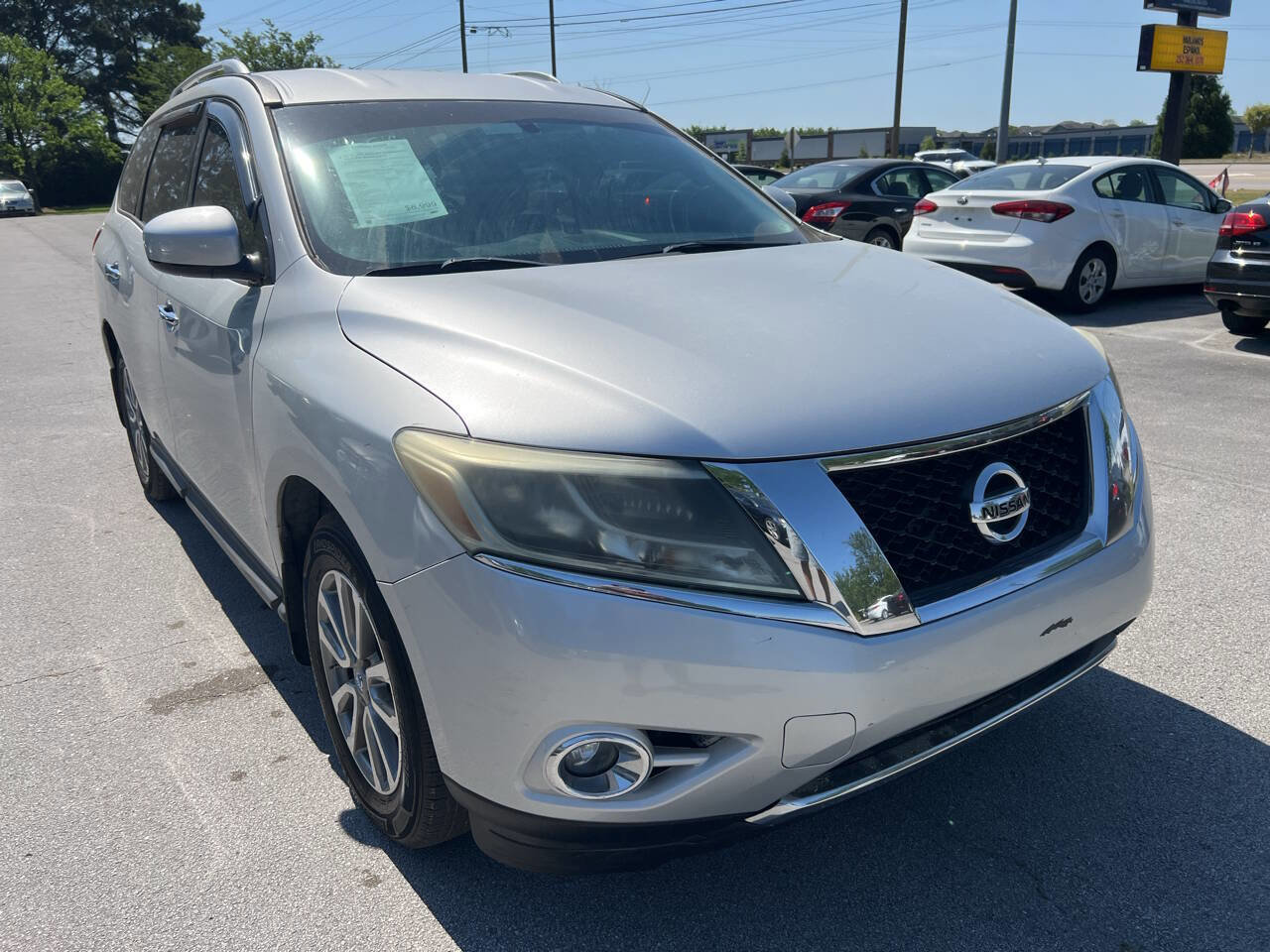 Used 2015 Nissan Pathfinder SV AWD/4WD image 4