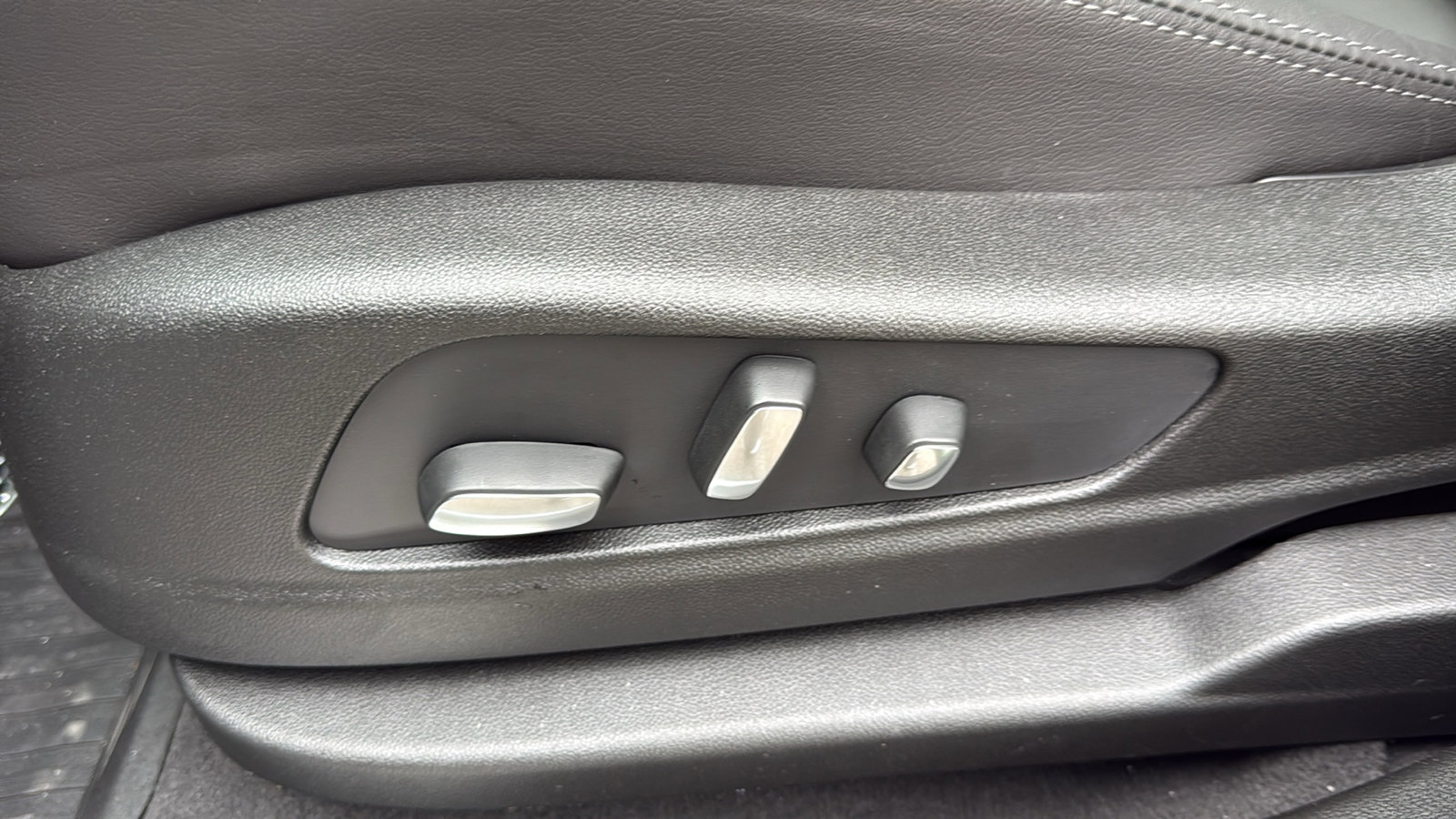 New 2025 Cadillac XT5 Sportv w/ Technology Package image 12